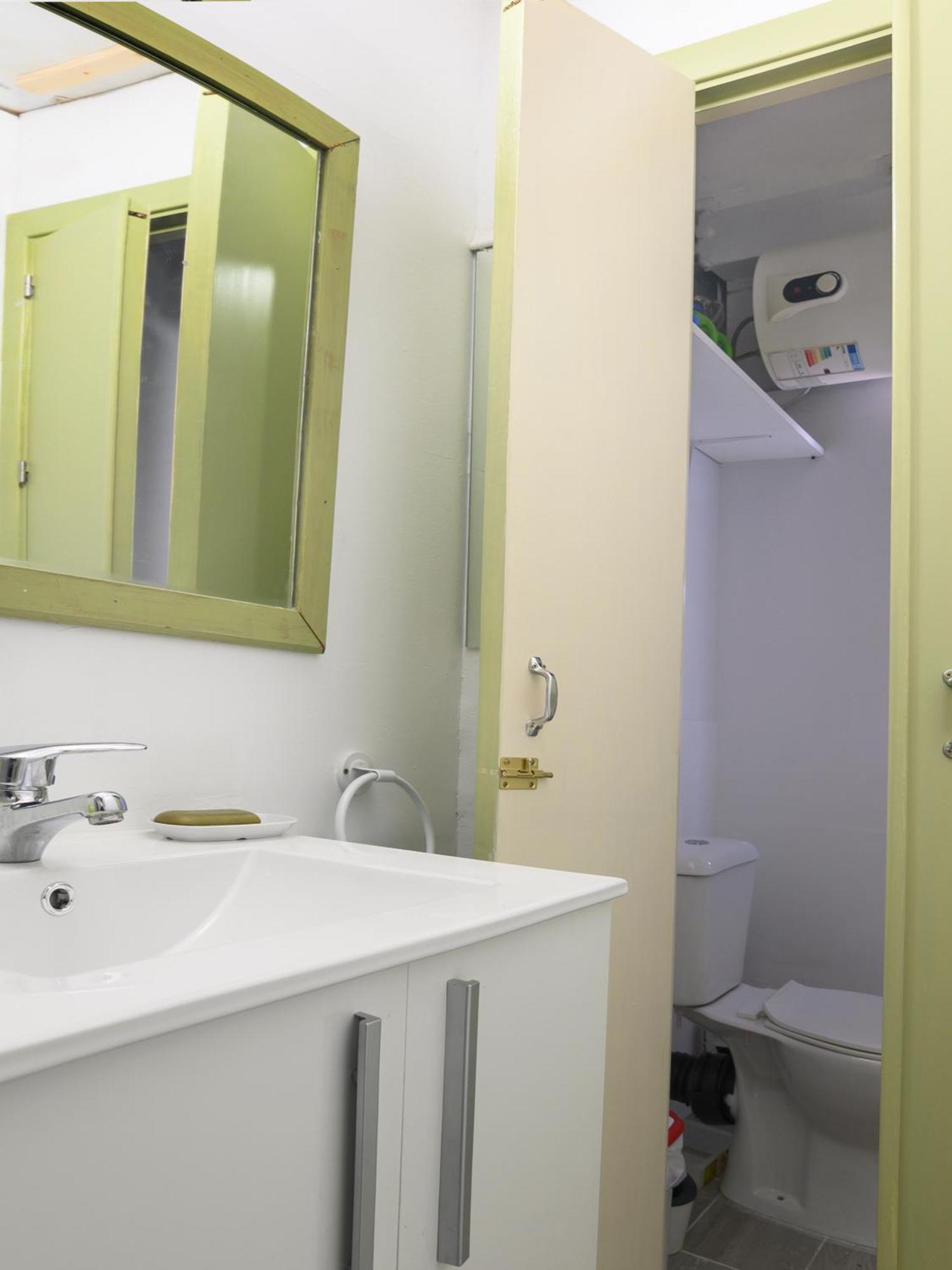 Habitaciones Green Door B&B กามาส ภายนอก รูปภาพ